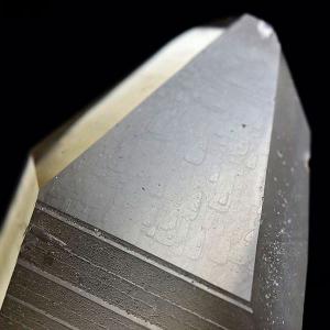 スモーキーレムリアン レコードキーパー レムリアンシード (約1220g) ブラジル産 セラ・デ・カブラル産 スモーキークォーツ レムリアンリッジ 水晶 単結晶