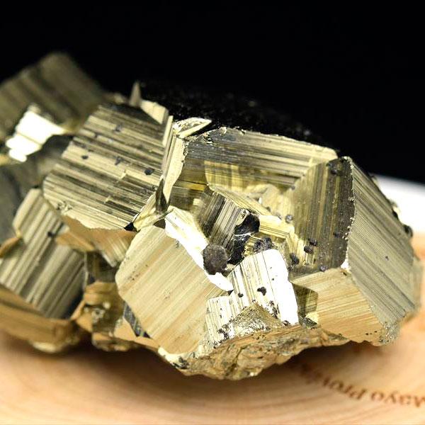 CUBO Huanzala パイライト 黄鉄鉱 クラスター (約502g) 原石 極上の立方体結晶の...