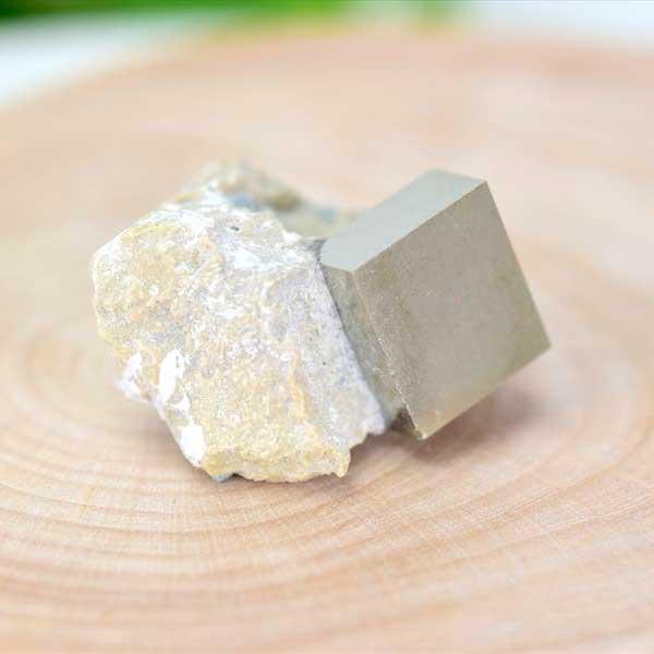 母岩付き パイライト 結晶 キュービックパイライト 原石 (約22.3g) スペイン ナバフン産 黄...