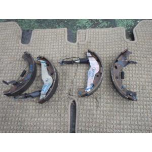 ノア DBA-AZR60G Rブレーキシュー YY 5人 1AZ-FSE      リアブレーキシュ...