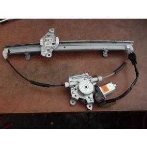 ノート DBA-E11 右Fドアレギュレータ・モーター 15M HR15DE C41    8073...