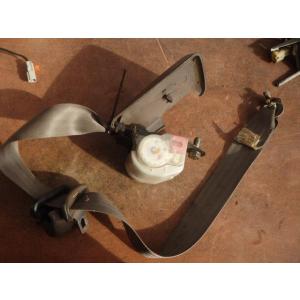 アクティ V-HA4 ドライバーシートベルト SDX 4WD E07A NH528 228414