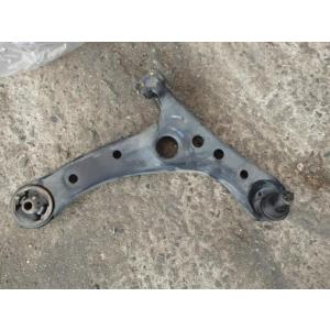 ノア DBA-AZR60G 右Fロアアーム 2000 X 1AZ-FSE 1D4 銀   48068...