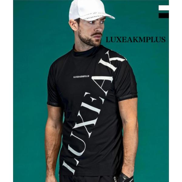 LUXEAKMPLUS リュクスエイケイエムプラス ロゴデザインモックネックTシャツ 半袖 メンズ ...