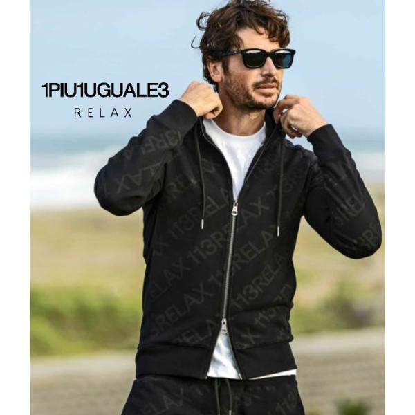 1PIU1UGUALE3 RELAX ウノピゥウノウグァーレトレ リラックス 総柄ロゴパーカー スウ...