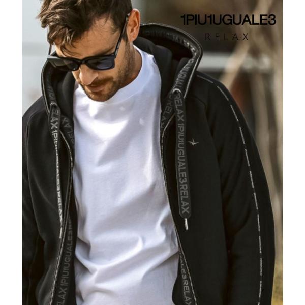 1PIU1UGUALE3 RELAX ウノピゥウノウグァーレトレ リラックス パイピングロゴワイドス...