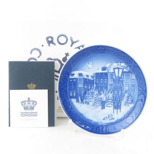 美品 ROYAL COPENHAGEN ロイヤルコペンハーゲン 2018年/平成30年 「CHRISTMAS TREE MARKET」 イヤープレート クリスマス 飾り皿 SU5738X｜uru-uru