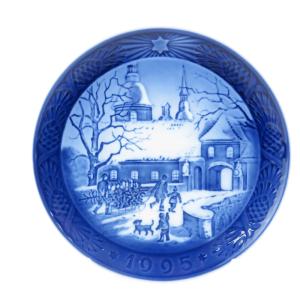 美品 ROYAL COPENHAGEN ロイヤルコペンハーゲン 1995年 マナーハウスでのクリスマス イヤープレート 1枚 飾り皿 インテリア SU5755X｜uru-uru