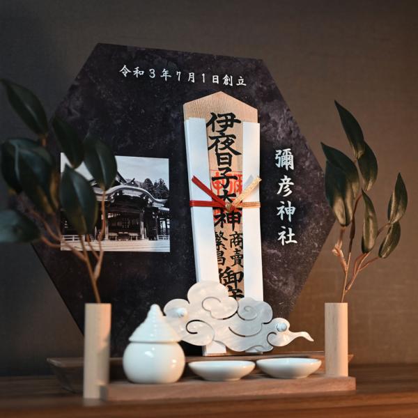 新商品【六角形のモダン神棚 写真入れ・文字入れ可能】商売繁盛 御札立て お守り立て 雲 お正月 開店...