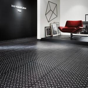 送料無料 東リ フロアタイル チェッカーメタル（縞鋼板）×８枚入り未