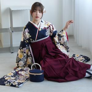 袴 レンタル 卒業式 18点セット 紺地に豪華な古典花づくし 正絹 振袖 着物 フルセット 大学生 専門学生 レディース 袴91cm（身長153-158cm） 足袋プレゼント