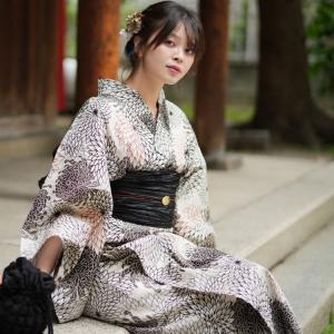 浴衣 レディース セット （浴衣 帯 下駄） utatane 古典柄 レトロ 大正ロマン 花 高級変わり織 浴衣3点セット 先染め風ベージュにモダン糸菊