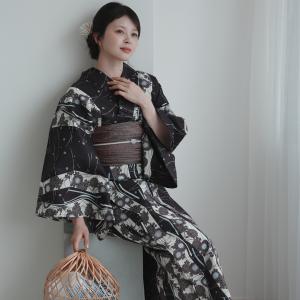 浴衣 レディース セット utatane 浴衣 3点セット 高級変わり織 焦げ鳶色に片寄せ菊よろけ縞 フリーサイズ 国内染色 浴衣・帯・下駄 茶色 ●