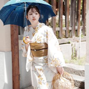 浴衣 レディース セット utatane 浴衣 3点セット 高級変わり織 白地にマスタードの百合 フリーサイズ 浴衣・帯・下駄付き 白 黄 ●