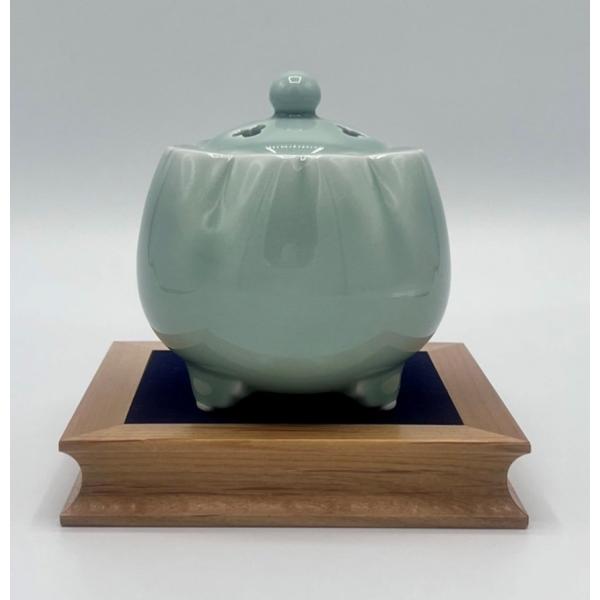 有田焼　青磁桜型　香炉　台付