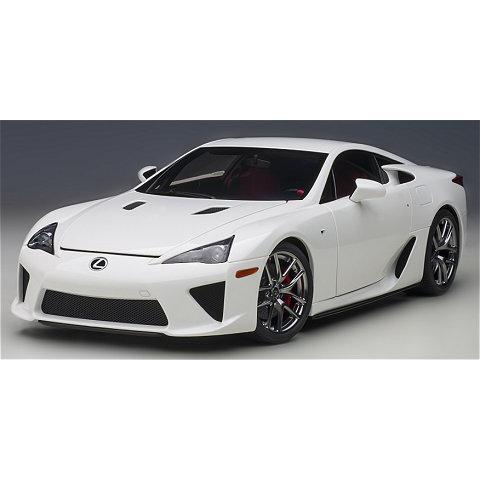 レクサス LFA ホワイテストホワイト （1/18 オートアート78850）