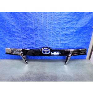 L543 エスクァイア ハイブリッド 80 後期 リアガーニッシュ 76811