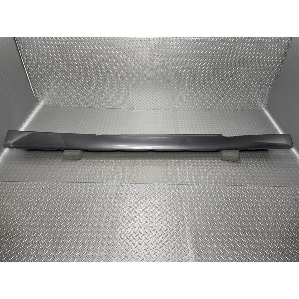 【中古】R35 GT-R 前期 純正右サイドステップ ガンメタリック カラーコード不明 76850-...