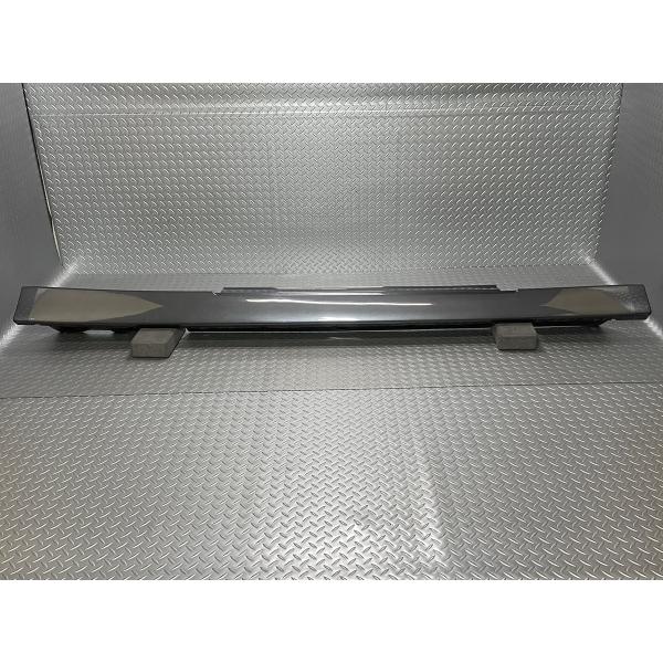 【中古】R35 GT-R 前期 純正右サイドステップ ガンメタリックカラーコード不明 76850-J...