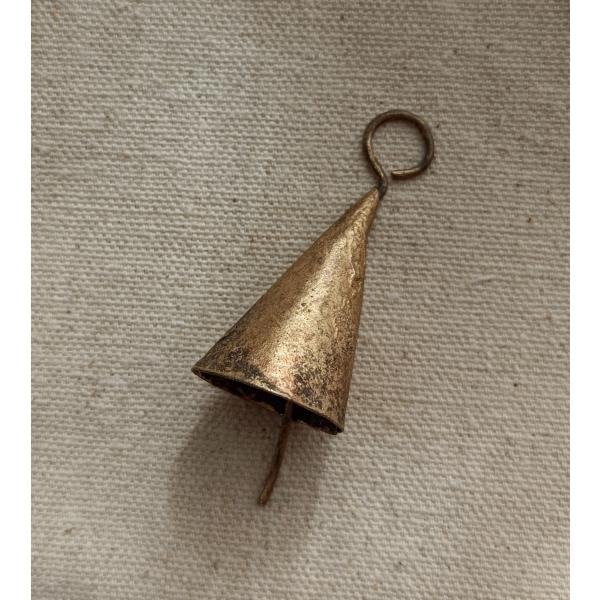 インド　ラスティックベル  円錐型　4.6cm 　鈴　カウベル　クリスマス　飾り　オーナメント　シャ...