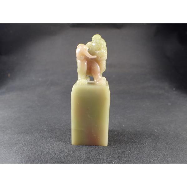 最高品質寿山石（高山石同尾緑)（吉祥善）彫刻品　? ?生 氏　作　中国福建省産　寸法　：　80.7X...