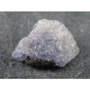 タンザナイト（灰廉石）（Zoisite　ゾイサイト）原石 Arusha, Tanzania 産　寸法　： 14.3X11.0X6.6mm/1g