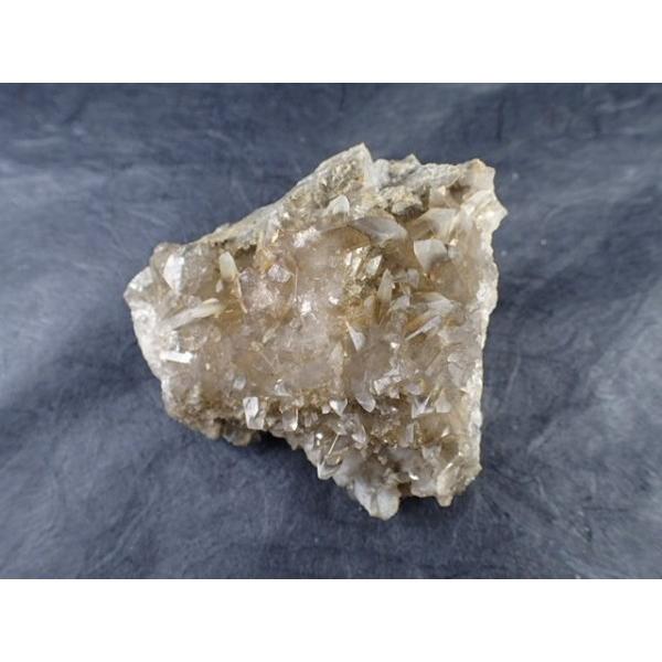 重晶石（Barite,バライト） 中国四川省 産　寸法　：　65.2X62.3X33.4mm/78g