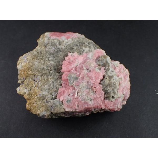 ロードクロサイト（インカローズ）とフローライト原石の共生鉱　中国広西省産　寸法　：　８４．８X７１．...