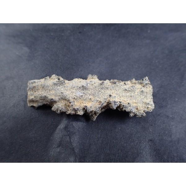 雷管石（Fulgurite) リビアサハラ砂漠北東部産　寸法　：　60.6X21.6X11.1mm/...