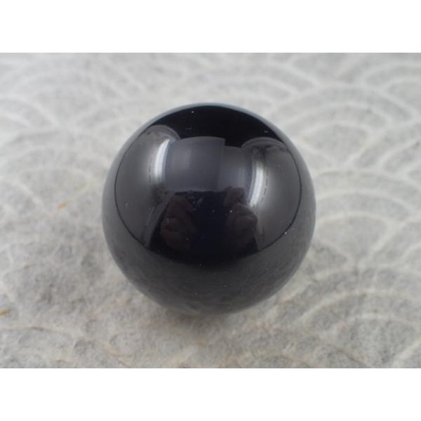 最高品質黒水晶（Morion Quartz)　丸玉　チベット 産　寸法　： 34.7X34.7X34...