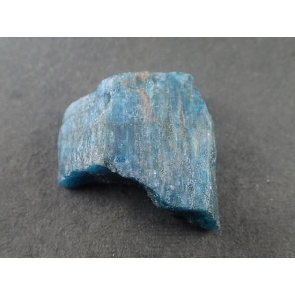 最高品質ブルーアパタイト原石　ブラジル,ミナスジェライス州 産　寸法　：　46.4X36.8X15....
