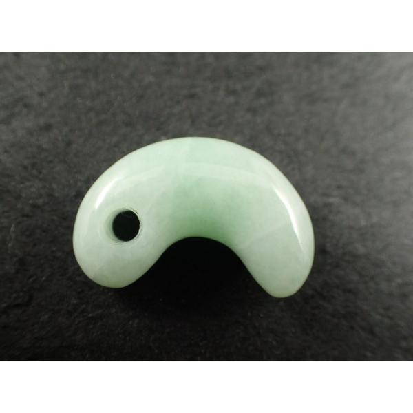最高品質糸魚川翡翠　勾玉　新潟県糸魚川市海岸 産　寸法　：　23.0X15.1X6.8mm/4.0g...