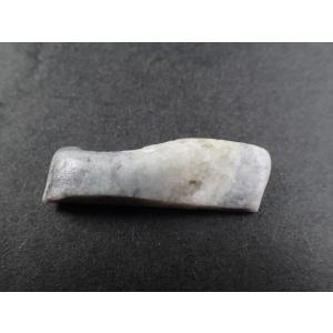 最高品質糸魚川翡翠(Itoigawa Jade)　新潟県糸魚川市産　寸法　：  38.0X11.6X6.9mm/5.2g｜vecsutoneclub