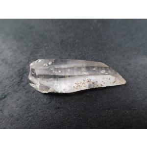 最高品質乙女水晶　山梨県乙女鉱山 産　寸法　：　41.5X13.7X11.8mm/7.0g｜vecsutoneclub