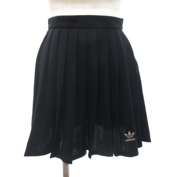 未使用品 アディダスオリジナルス クラシックステニススカート プリーツ ミニ ロゴ 刺繍 黒 ブラッ...