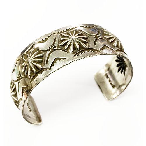 ナバホ族 NAVAJO リポウス バングル NORA TAHE ノラタへ 作 インディアンジュエリー...