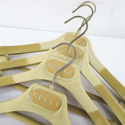 グッチ GUCCI ハンガー 4本セット ベージュ系 ロゴ 文字 カバー付 小物 その他