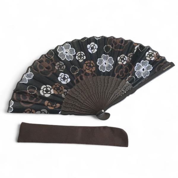 クレイサス CLATHAS 花柄 ロゴ入り 扇子 収納袋付き ブラウン 茶系 レディース