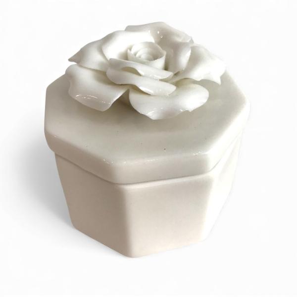 白いバラの装飾 六角形 陶器製小物入れ アクセサリーケース その他