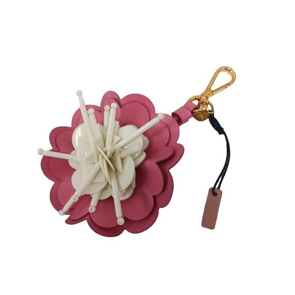 ミュウミュウ miumiu チャーム キーホルダー フラワーモチーフ ピンク 白 ホワイト /AN ...