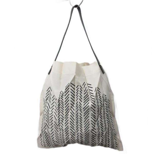 イッセイミヤケ ISSEY MIYAKE × イッタラ ittala プリーツトートバッグ ウィンタ...