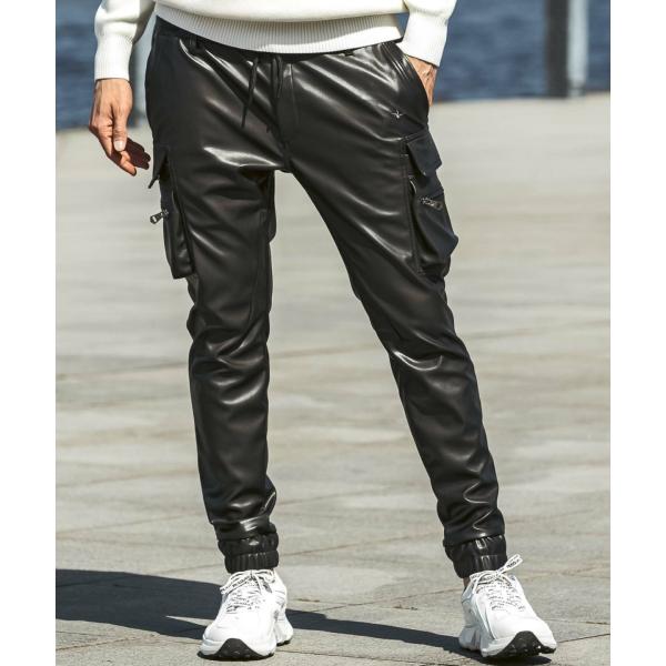 フェイクレザースリムカーゴパンツ ブラック 1PIU1UGUALE3 RELAX ウノピゥウノウグァ...