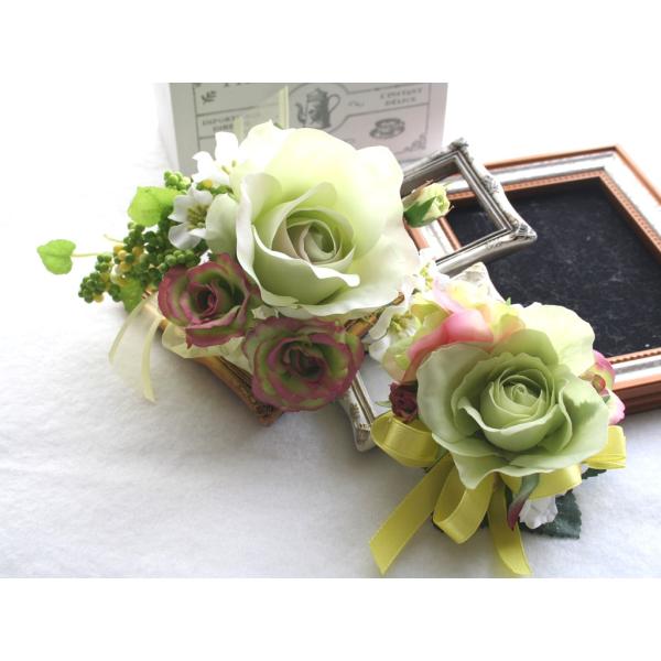 ライトグリーンのバラのコサージュセット