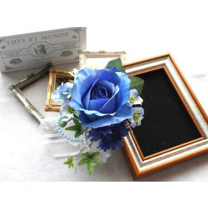 ブルーバラのコサージュ