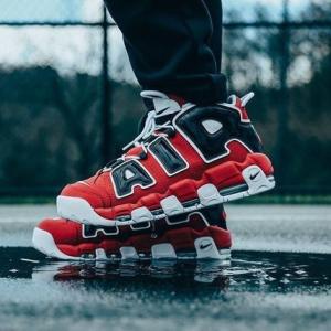 エア モア アップテンポ 96 ブラック アンド バーシティレッド NIKE AIR MORE UPTEMPO 96 BLACK AND VARSITY RED 2021 正規品 全国送料無料