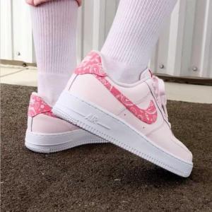 ウィメンズ エアフォース1 ロー ピンクペイズリー Nike WMNS Air Force