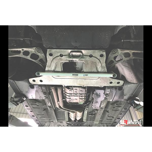 【Ultra Racing】 フロントメンバーブレース BMW 3シリーズ E46 AM20 00-...