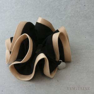 配色パイピングボリュームシュシュ 大人可愛い  上品  まとめ髪 レディース ヘアアクセサリー SH-39｜VINGTAINE