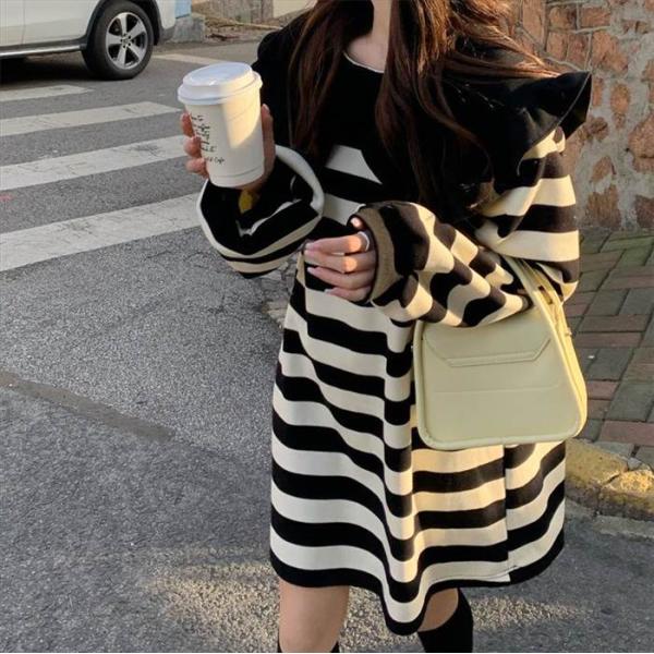 当店オススメ レディース シマシマ ストライプ トレーナー風 ワンピース パフスリーブ 長袖 人形襟...