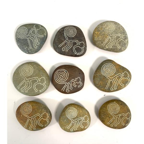 【ペルーのナスカ石１個・ナチュラル】【猿の絵】アソート ナスカの地上絵を刻んだ石の置物